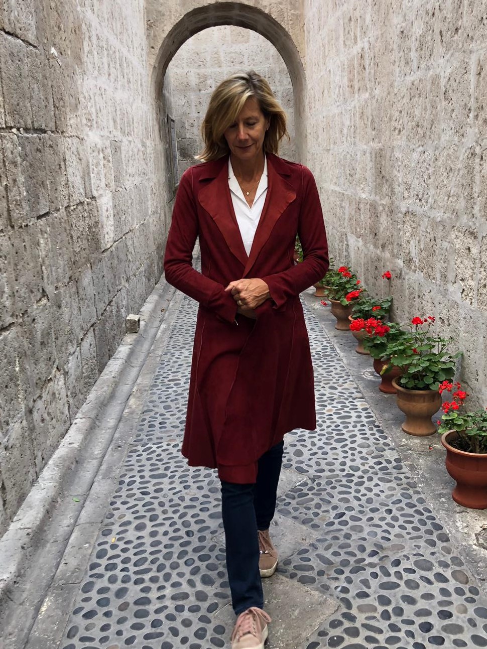 FLorence Burgundy Front in archway (2)