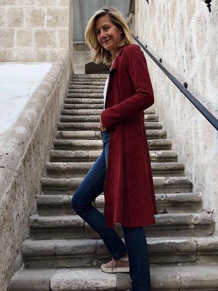 Florence Burgundy on steps (2)